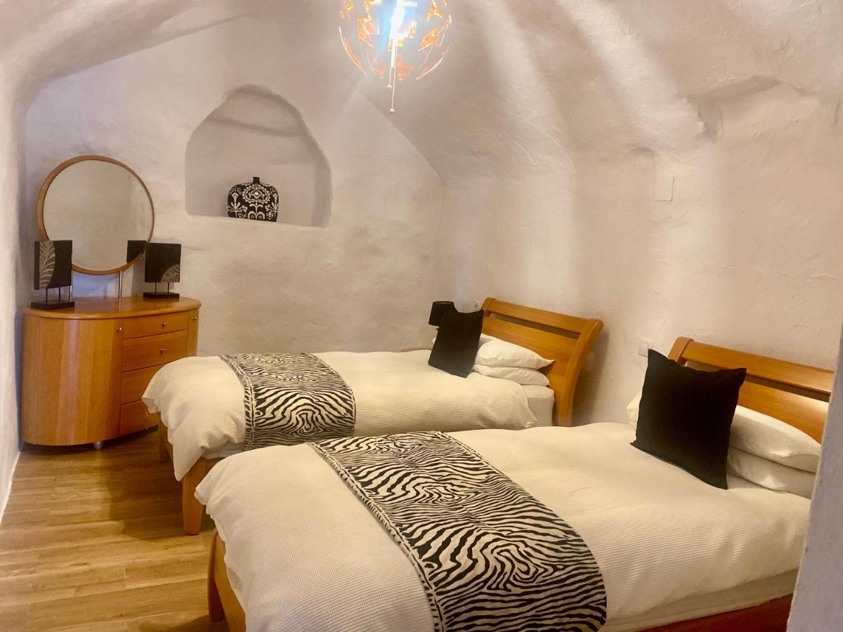 Cuevas Helena Villa Benamaurel Buitenkant foto